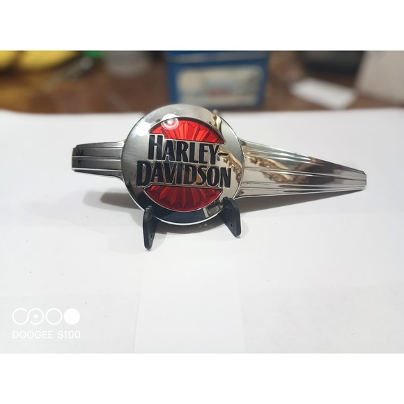 Harley Softail Tank Emblem Chrome, Red And Black Left Side 14100750 - Picture 5 of 5